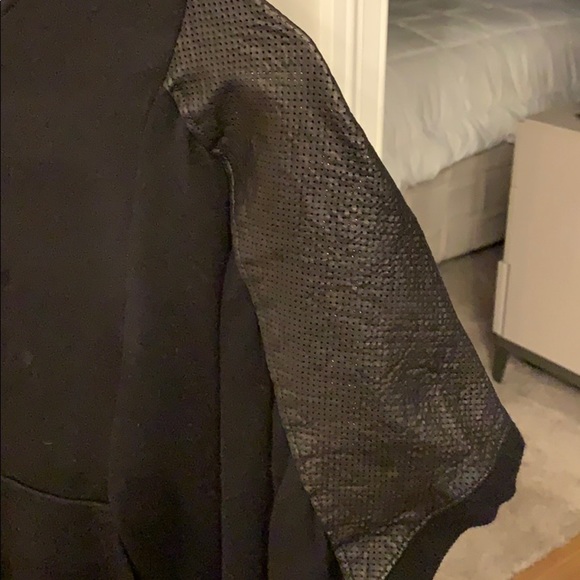 Poleci Black leather top - Picture 10 of 11